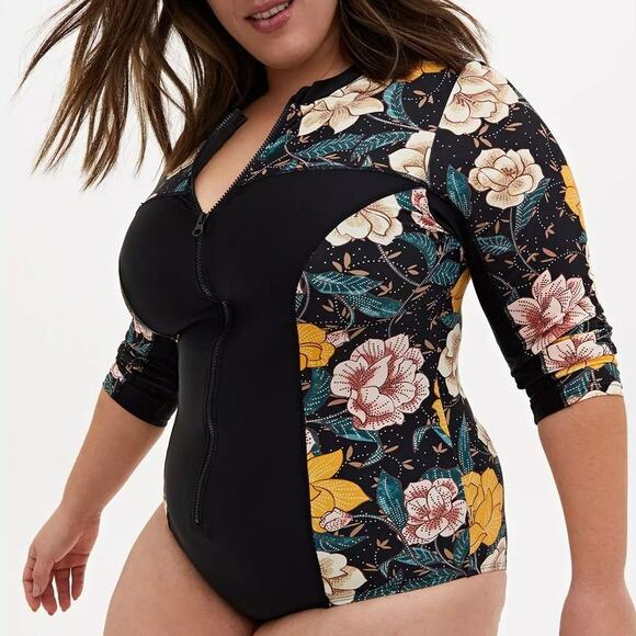 New Torrid 4 (4X 26) Long Sleeve Black One Piece Zip Rash Guard Zip Up Swimsuit - Picture 2 of 3